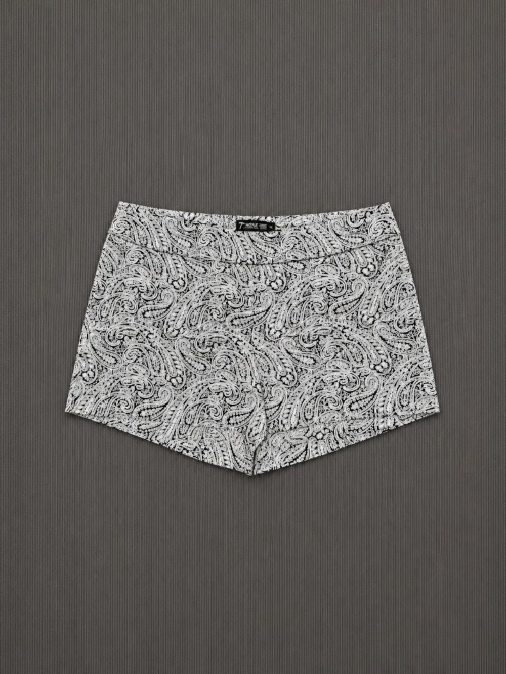7th Avenue Design Studio XL Black White Paisley Pull-On Stretch Shorts